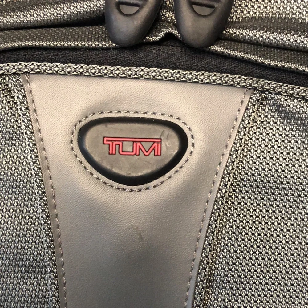 tumi gray